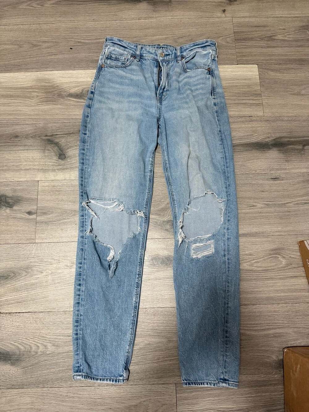 American Eagle Outfitters Ripped Mom Jean Size 8 Long Medium Wash